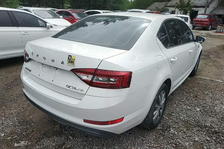 Used Skoda Octavia 2019 1.5L Automatic SmartDrive Comfort Edition China VI Standard Rear Right 45 Deg