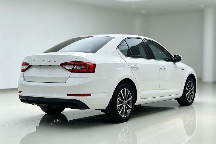 Used Skoda Octavia 2019 TSI230 DSG Smart & Comfort Edition China VI Standard Rear Right 45 Deg