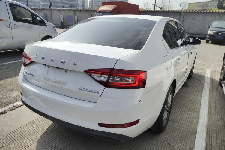 Used Skoda Octavia 2019 1.5L Automatic SmartDrive Comfort Edition China VI Standard Rear Right 45 Deg
