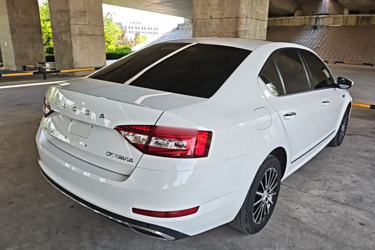 Used Skoda Octavia 2019 1.5L Automatic Smart Drive Luxury Edition China VI Standard Rear Right 45 Deg