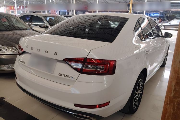 Used Skoda Octavia 2019 1.5L Automatic Smart Drive Luxury Edition China VI Standard Rear Right 45 Deg