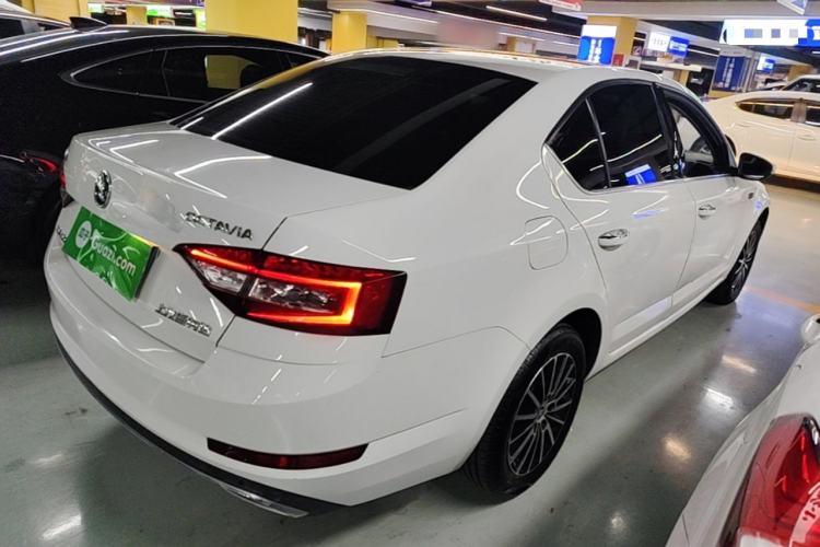 Used Skoda Octavia 2019 TSI230 DSG Luxury Edition Rear Right 45 Deg