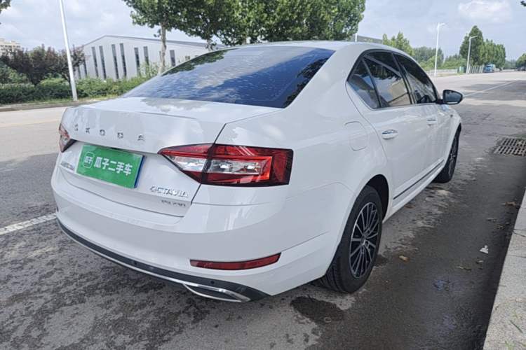 Used Skoda Octavia 2019 TSI230 DSG SmartDrive Luxury Edition China VI Rear Right 45 Deg