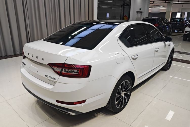 Used Skoda Octavia 2019 TSI280 DSG Luxury Edition Rear Right 45 Deg