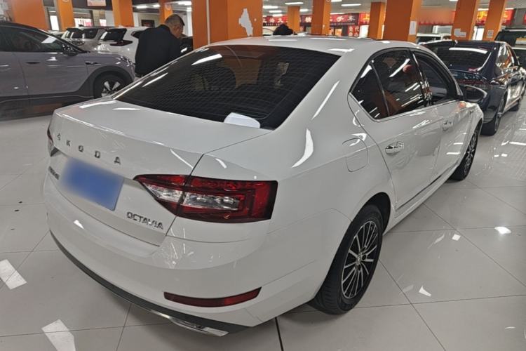 Used Skoda Octavia 2019 1.5L Automatic Smart Drive Luxury Edition China VI Standard Rear Right 45 Deg