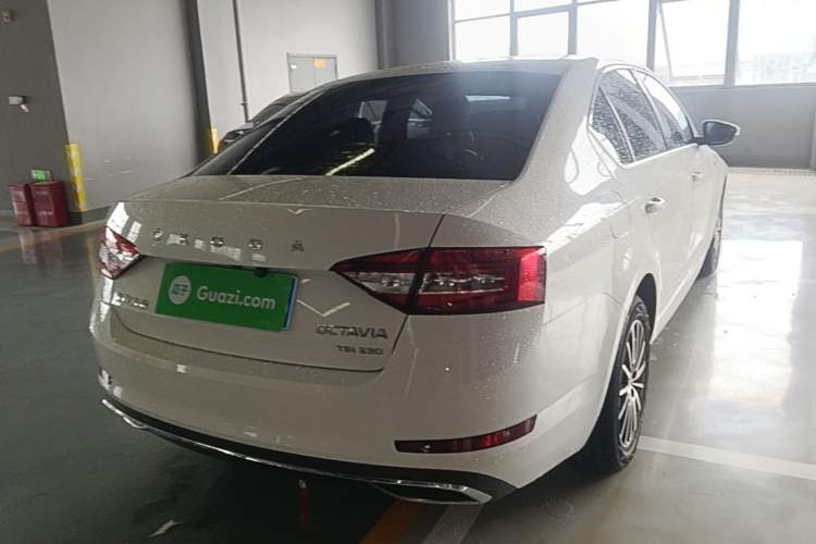 Used Skoda Octavia 2019 TSI230 DSG SmartDrive Luxury Edition China VI Rear Right 45 Deg