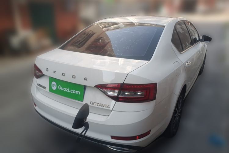 Used Skoda Octavia 2019 1.5L Automatic Smart Drive Luxury Edition China VI Standard Rear Right 45 Deg