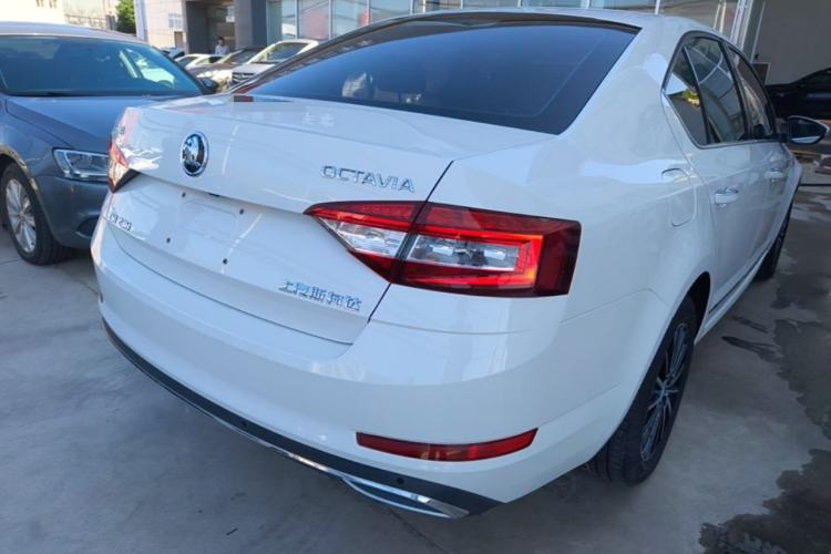 Used Skoda Octavia 2019 TSI230 DSG Luxury Edition Rear Right 45 Deg