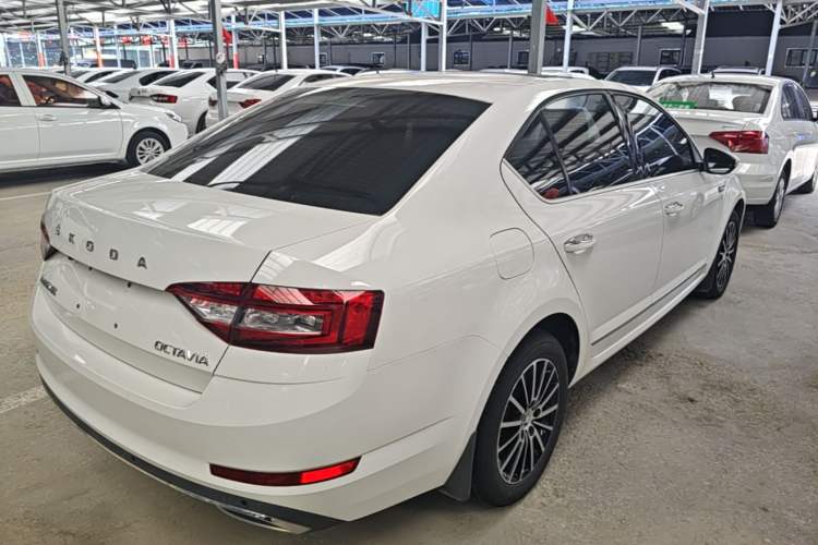 Used Skoda Octavia 2019 1.5L Automatic Smart Drive Luxury Edition China VI Standard Rear Right 45 Deg