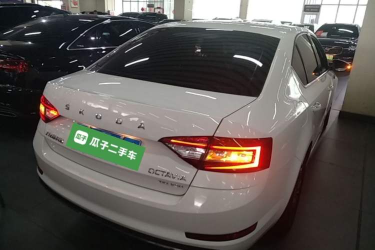 Used Skoda Octavia 2019 TSI230 DSG SmartDrive Luxury Edition China VI Rear Right 45 Deg