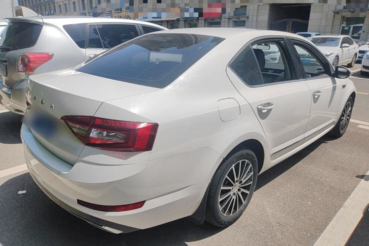 Used Skoda Octavia 2019 1.5L Automatic Smart Drive Luxury Edition China VI Standard Rear Right 45 Deg