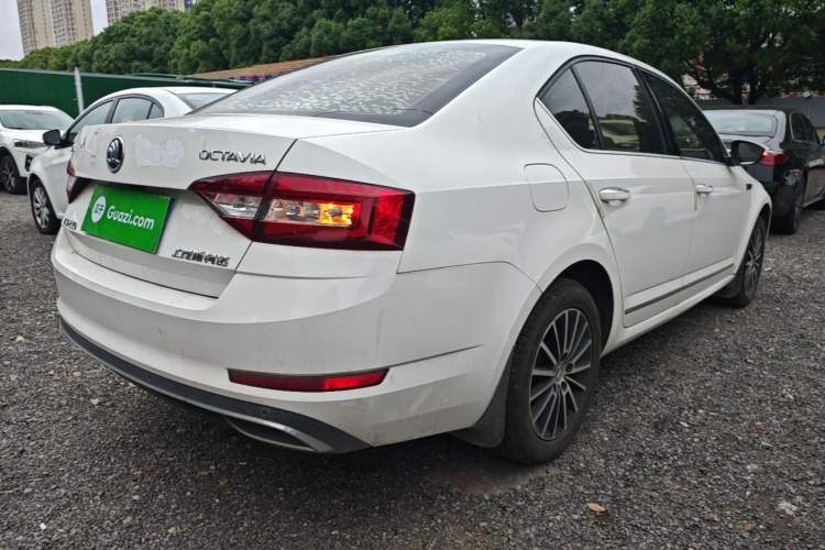 Used Skoda Octavia 2019 TSI230 DSG Luxury Edition Rear Right 45 Deg