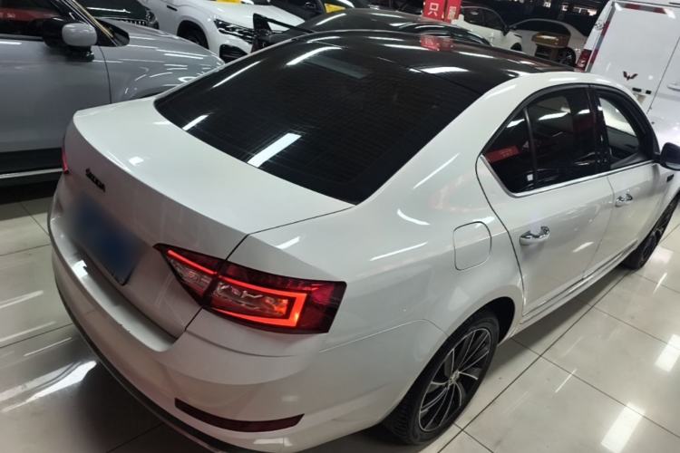 Used Skoda Octavia 2019 TSI280 DSG SmartDrive Luxury Edition China VI Rear Right 45 Deg