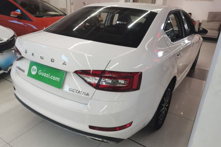 Used Skoda Octavia 2019 1.5L Automatic Smart Drive Luxury Edition China VI Standard Rear Right 45 Deg