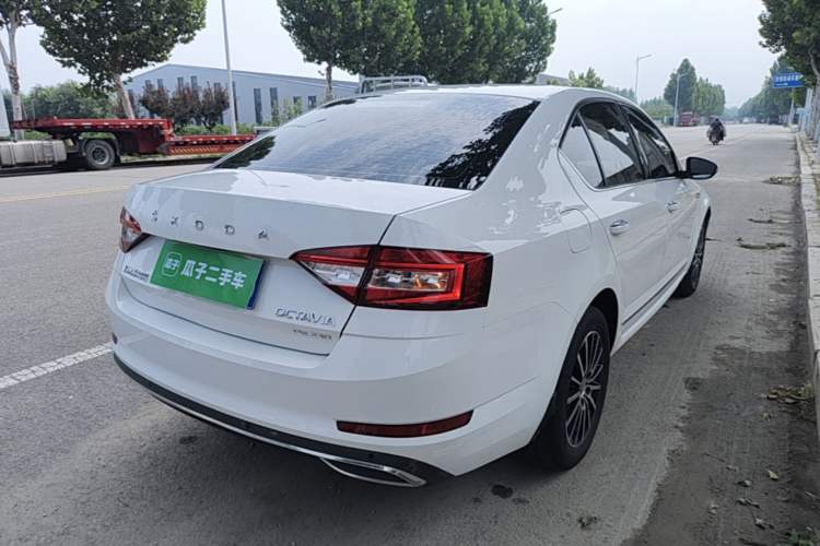 Used Skoda Octavia 2019 TSI230 DSG SmartDrive Luxury Edition China VI Rear Right 45 Deg