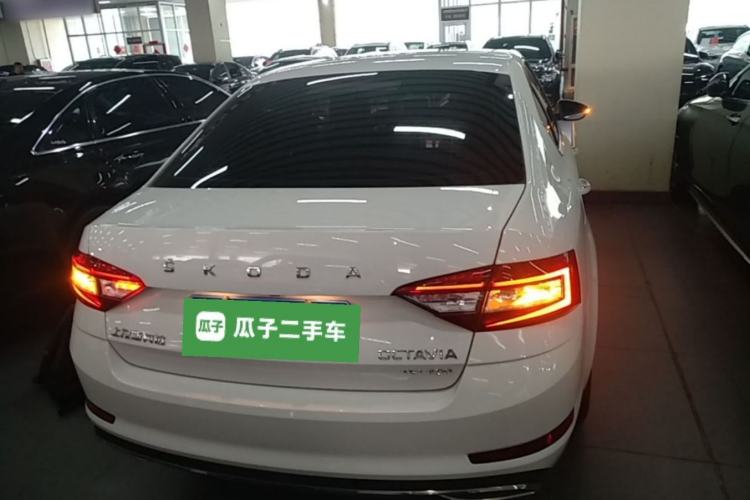 Used Skoda Octavia 2019 TSI230 DSG SmartDrive Luxury Edition China VI Rear