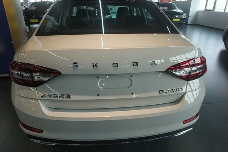 Used Skoda Octavia 2019 1.5L Automatic Smart Drive Luxury Edition China VI Standard Rear