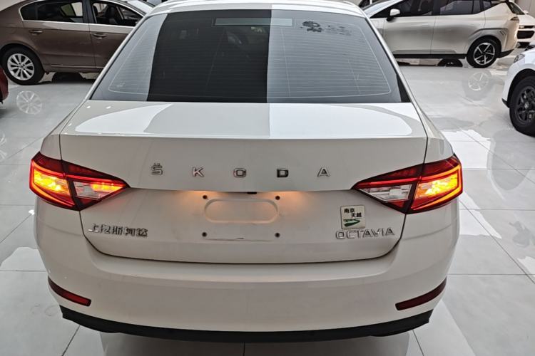 Used Skoda Octavia 2019 TSI230 DSG Smart & Comfort Edition China VI Standard Rear