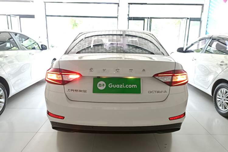 Used Skoda Octavia 2019 1.5L Automatic SmartDrive Comfort Edition China VI Standard Rear