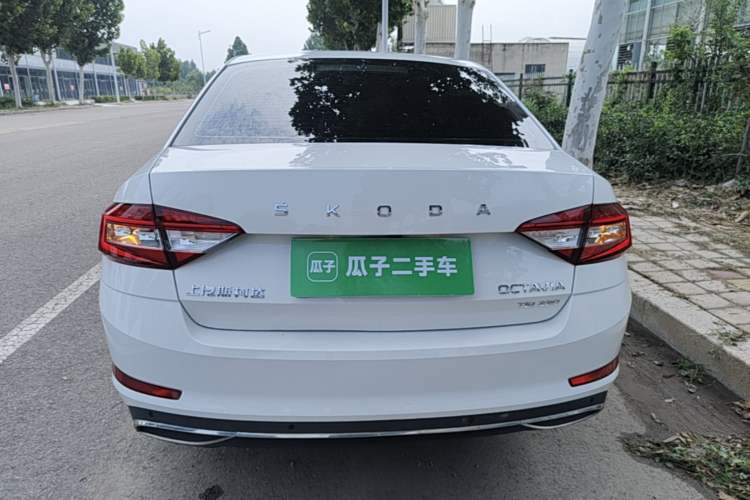 Used Skoda Octavia 2019 TSI230 DSG SmartDrive Luxury Edition China VI Rear