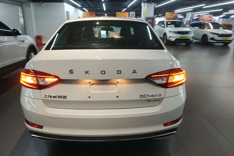 Used Skoda Octavia 2019 TSI230 DSG SmartDrive Luxury Edition China VI Rear