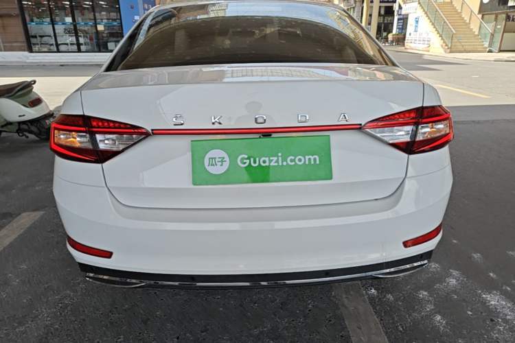 Used Skoda Octavia 2019 1.5L Automatic Smart Drive Luxury Edition China VI Standard Rear