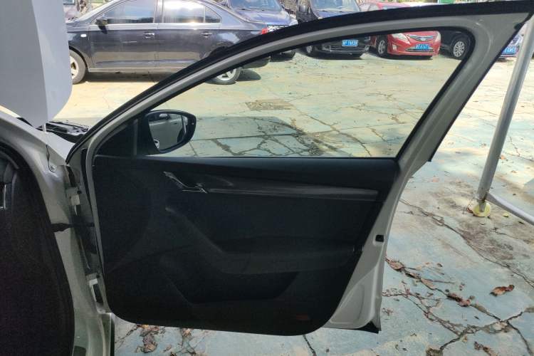 Used Skoda Octavia 2019 TSI280 DSG Flagship Wagon China VI Standard Right Front Door Interior