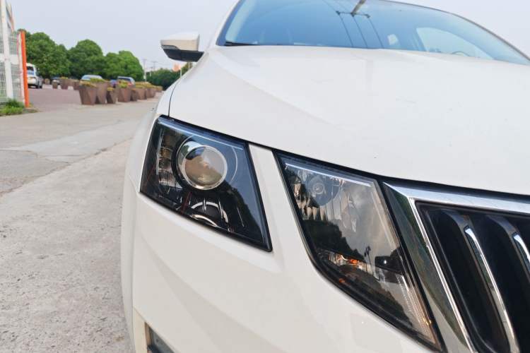 Used Skoda Octavia 2019 1.5L Automatic Smart Drive Luxury Edition China VI Standard Right Front Headlight