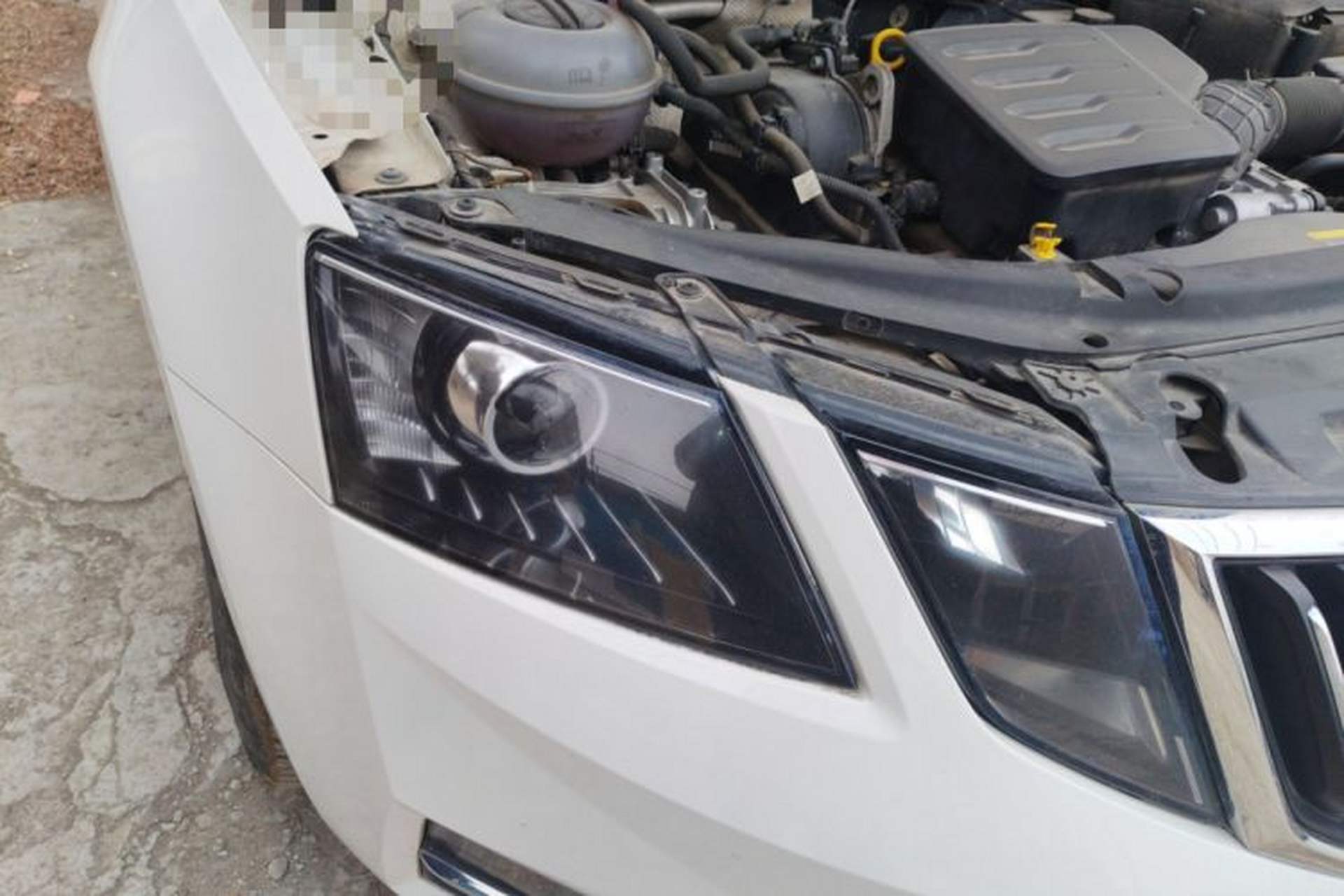 Used Skoda Octavia 2019 1.5L Automatic Smart Drive Luxury Edition China VI Standard Right Front Headlight