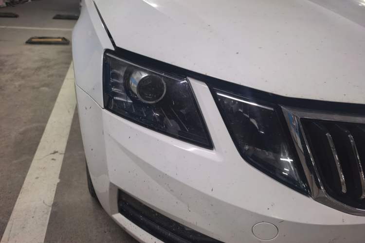 Used Skoda Octavia 2019 1.5L Automatic Luxury Edition Right Front Headlight