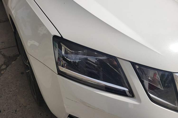 Used Skoda Octavia 2019 TSI280 DSG SmartDrive Luxury Edition China VI Right Front Headlight