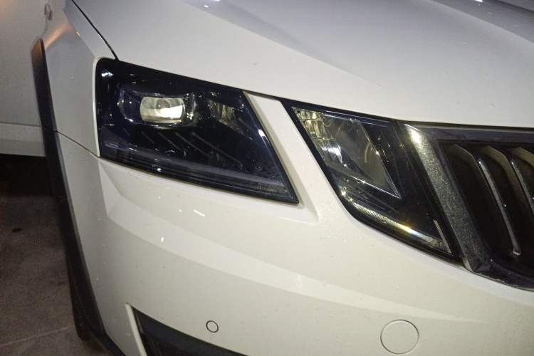 Used Skoda Octavia 2019 TSI280 DSG Flagship Wagon China VI Standard Right Front Headlight