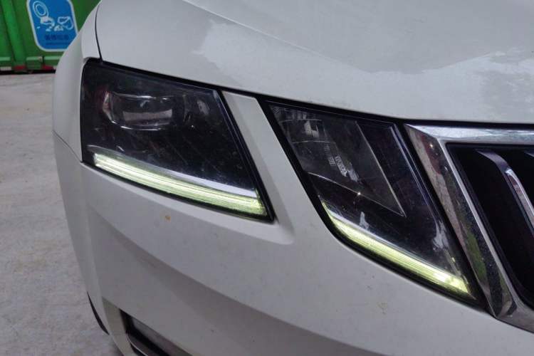 Used Skoda Octavia 2019 TSI280 DSG SmartDrive Luxury Edition China VI Right Front Headlight