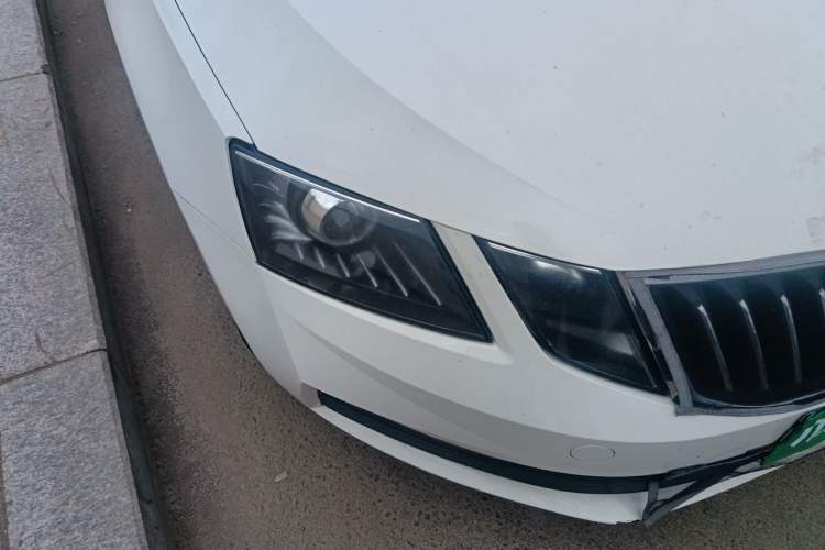 Used Skoda Octavia 2019 1.5L Automatic SmartDrive Comfort Edition China V Standard Right Front Headlight