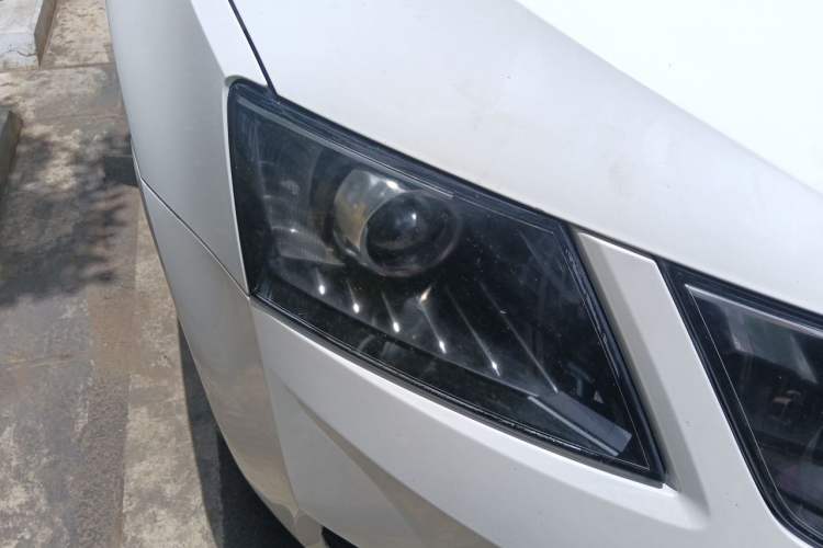 Used Skoda Octavia 2019 TSI230 DSG Comfort Edition Right Front Headlight