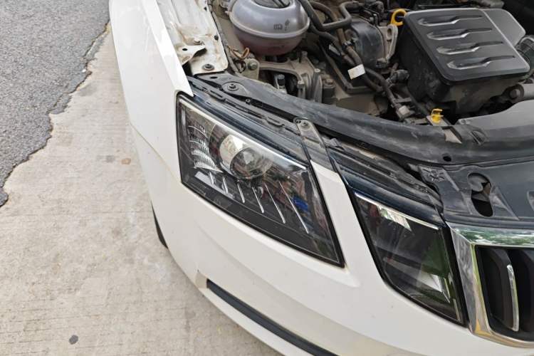 Used Skoda Octavia 2019 1.5L Automatic SmartDrive Comfort Edition China V Standard Right Front Headlight