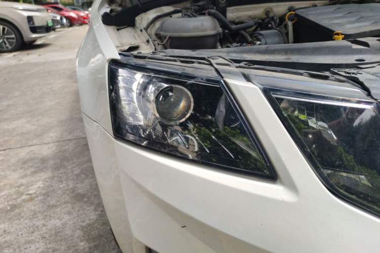Used Skoda Octavia 2019 1.5L Automatic SmartDrive Comfort Edition China VI Standard Right Front Headlight