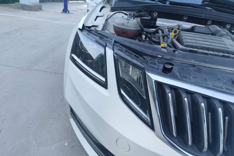 Used Skoda Octavia 2019 TSI280 DSG Luxury Edition Right Front Headlight