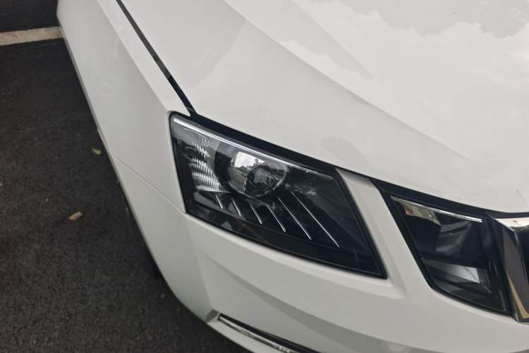 Used Skoda Octavia 2019 TSI230 DSG SmartDrive Comfort Edition China V Standard Right Front Headlight