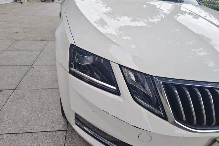 Used Skoda Octavia 2019 TSI280 DSG Luxury Edition Right Front Headlight