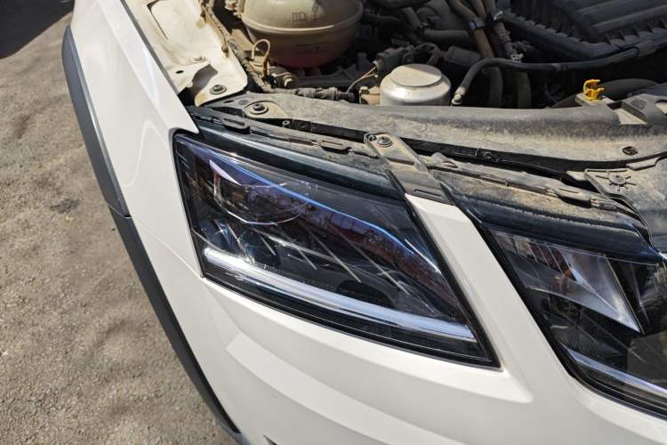 Used Skoda Octavia 2019 TSI280 DSG Luxury Edition Station Wagon China VI Standard Right Front Headlight
