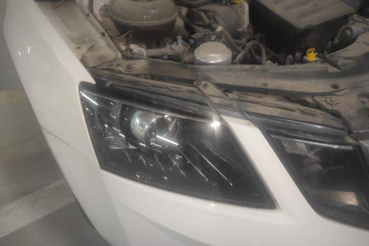 Used Skoda Octavia 2019 1.5L Automatic SmartDrive Comfort Edition China VI Standard Right Front Headlight
