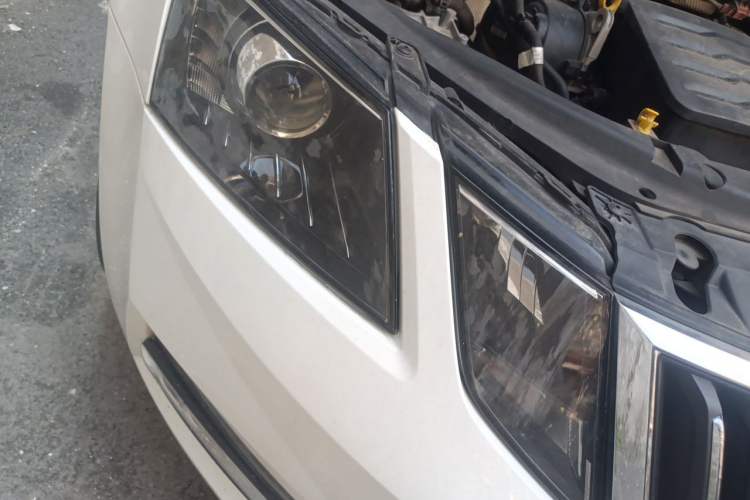 Used Skoda Octavia 2019 1.5L Automatic Smart Drive Luxury Edition China VI Standard Right Front Headlight