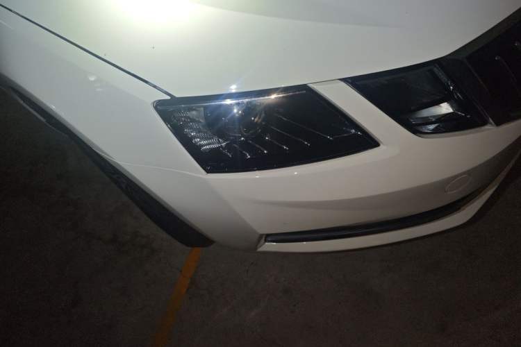 Used Skoda Octavia 2019 TSI230 DSG SmartDrive Luxury Edition China V Standard Right Front Headlight