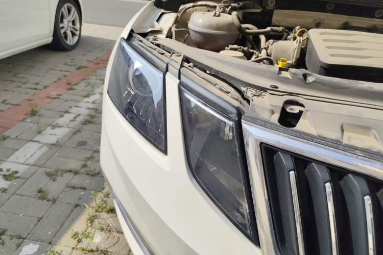 Used Skoda Octavia 2019 1.5L Manual SmartDrive Luxury Edition China VI Standard Right Front Headlight