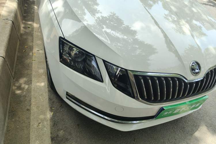 Used Skoda Octavia 2019 1.5L Automatic Smart Drive Luxury Edition China VI Standard Right Front Headlight