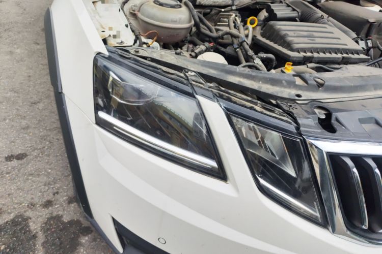 Used Skoda Octavia 2019 TSI280 DSG Luxury Edition Station Wagon China VI Standard Right Front Headlight