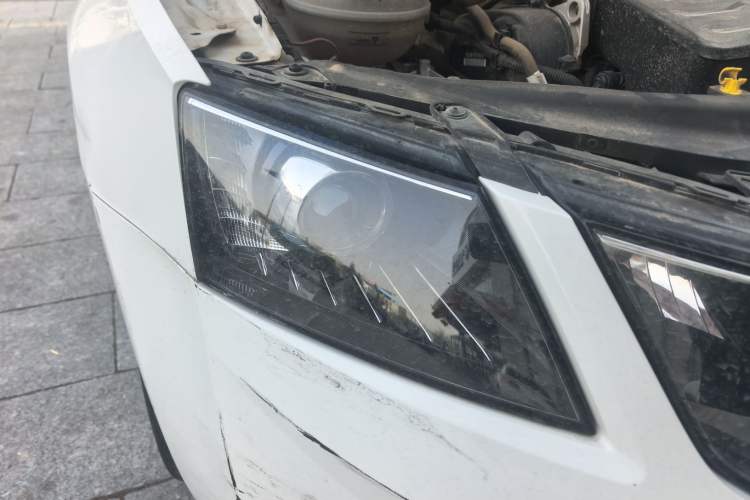Used Skoda Octavia 2019 1.5L Manual Luxury Edition Right Front Headlight