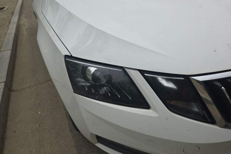 Used Skoda Octavia 2019 1.5L Automatic SmartDrive Comfort Edition China VI Standard Right Front Headlight