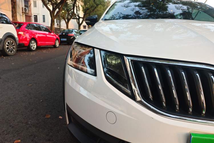 Used Skoda Octavia 2019 TSI280 DSG Luxury Edition Station Wagon China VI Standard Right Front Headlight